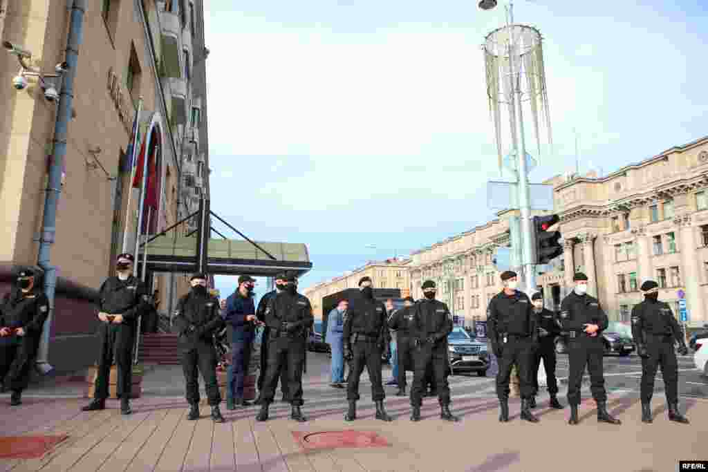 АМАП перакрыў плошчу Незалежнасьці. Рух па ёй аднавілі толькі пасьля 20-й гадзіны