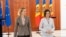 Șefa politicii externe și de securitate europene, Kaja Kallas, și președinta Maia Sandu, în urma unei conferințe de prese la președinția de la Chișinău, pe 8 mai 2025 