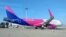 În ultima perioadă călătorii companiei Wizz Air s-au confruntat cu întârzieri foarte mari sau anularea zborurilor în ultimul moment.