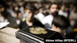 Во время месяца Рамазан в мечети Мешеди Дадаш в Баку, 20.06.2014
