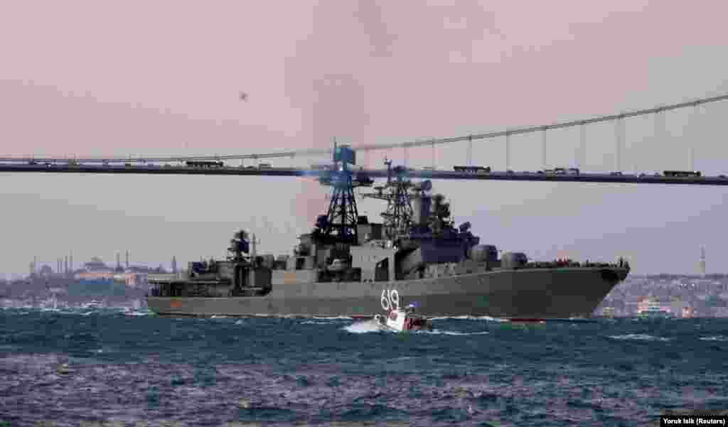 Згідно з даними російського військово-морського порталу, на озброєнні корабля перебувають вісім пускових установок ЗРК &laquo;Кинджал&raquo; (64 ракети), дві чотирьохконтейнерні установки ракето-торпед &laquo;Раструб&raquo;, реактивні бомбометні установки РБУ-6000, артилерійські установки АК-100 і АК-630М. Також на борту базуються два вертольоти Ка-27