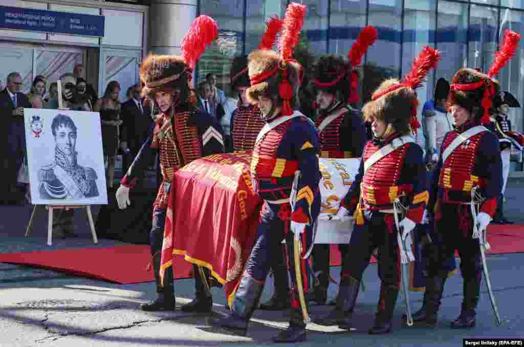 Earlier that day, these Russian military reenactors delivered the coffin to Moscow&rsquo;s Vnukovo Airport, where it was flown to France. &nbsp; &nbsp;