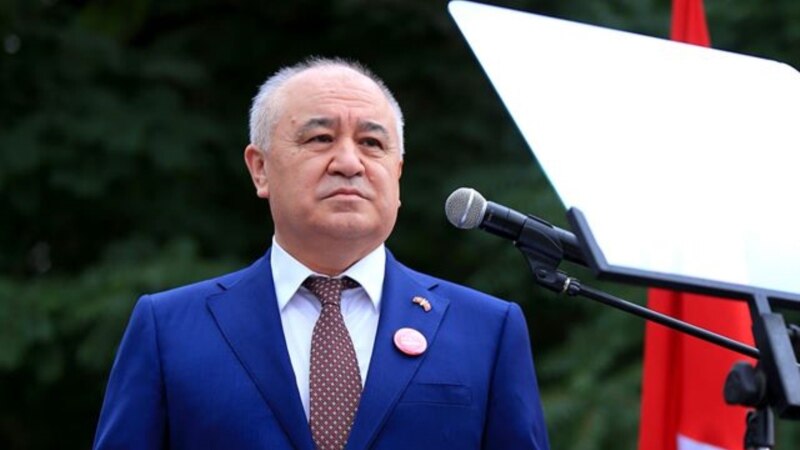 БШК Өмүрбек Текебаевдин депутаттык мандатын кайтарып берди