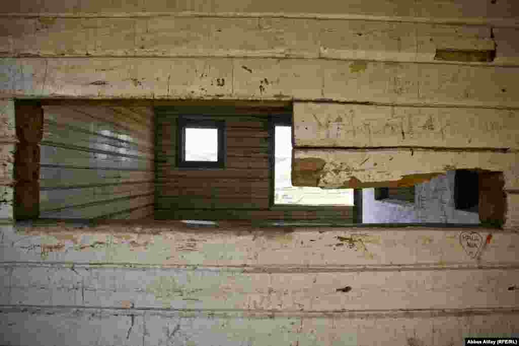 Taxta sarayın indiki halı bu cürdür.