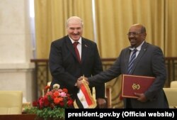 Аляксандр Лукашэнка і прэзыдэнт Судана Амар аль-Башыр, Хартум, 2017