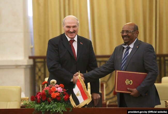 Alexander Lukashenko e il presidente del Sudan Omar al-Bashir, Khartoum, 2017