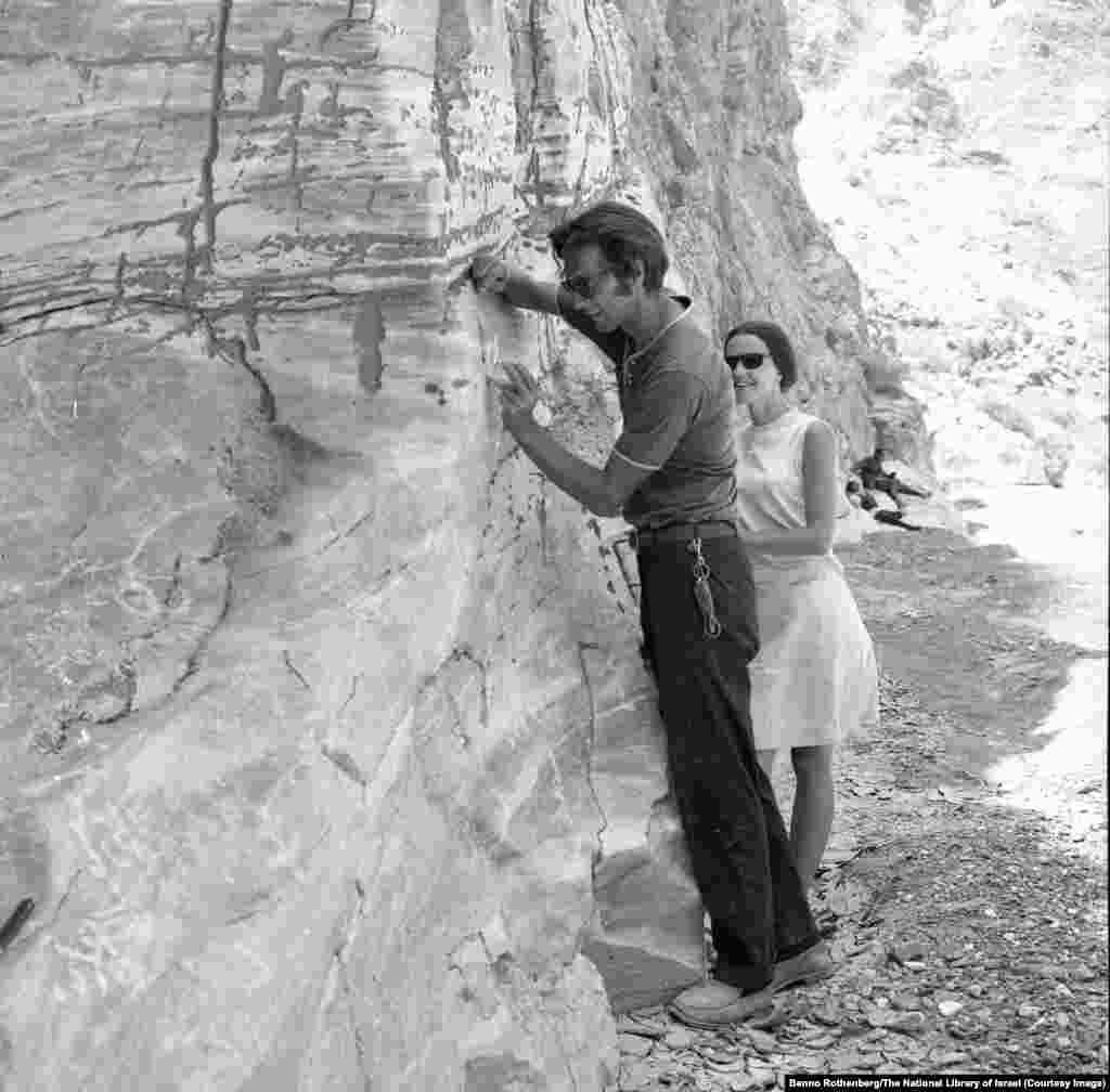 A picture taken by Israeli photographer Benno Rothenberg showing unidentified archaeologists at work in Iran’s Gilan Province in 1968.