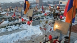 Տարեմուտից քաղաքացիների մեծ հոսքը Եռաբլուր չի դադարում