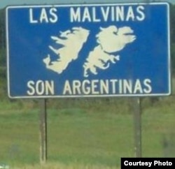 "Мальвины - аргентинские!" Такие знаки стоят по всем дорогам Аргентины