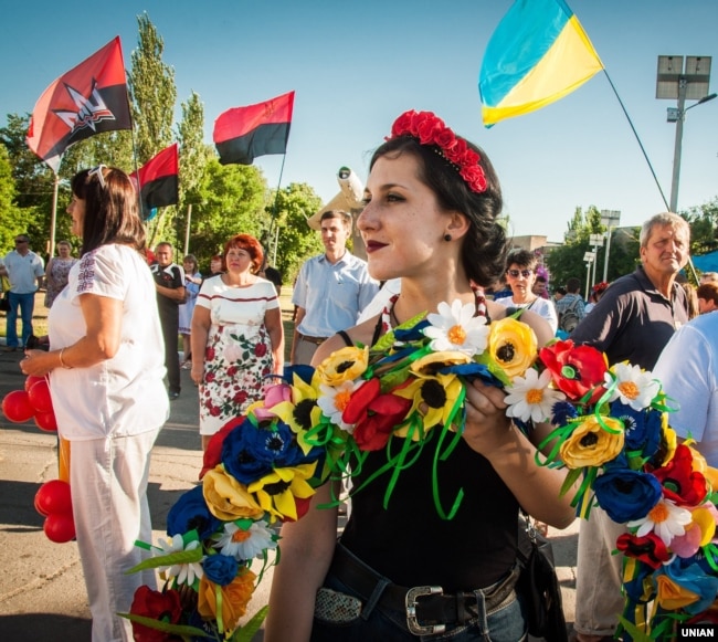 Учасники патріотичної ходи з нагоди третьої річниці визволення Краматорська від російських гібридних сил. Краматорськ, 5 липня 2017 року