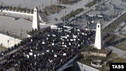 Митинг против «оскорблений чувств верующих» в Грозном.