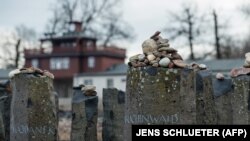 Monumentul în memoria Holocaustului Romilor din Europa, ridicat pe locul lagărului nazist de exterminare de la Buchenwald, din apropiere de Weimar, Germania, ianuarie 2020.