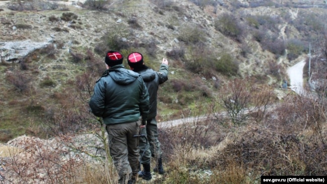 Kozakët rusë patrullojnë Gadishullin e Krimesë, foto nga arkivi