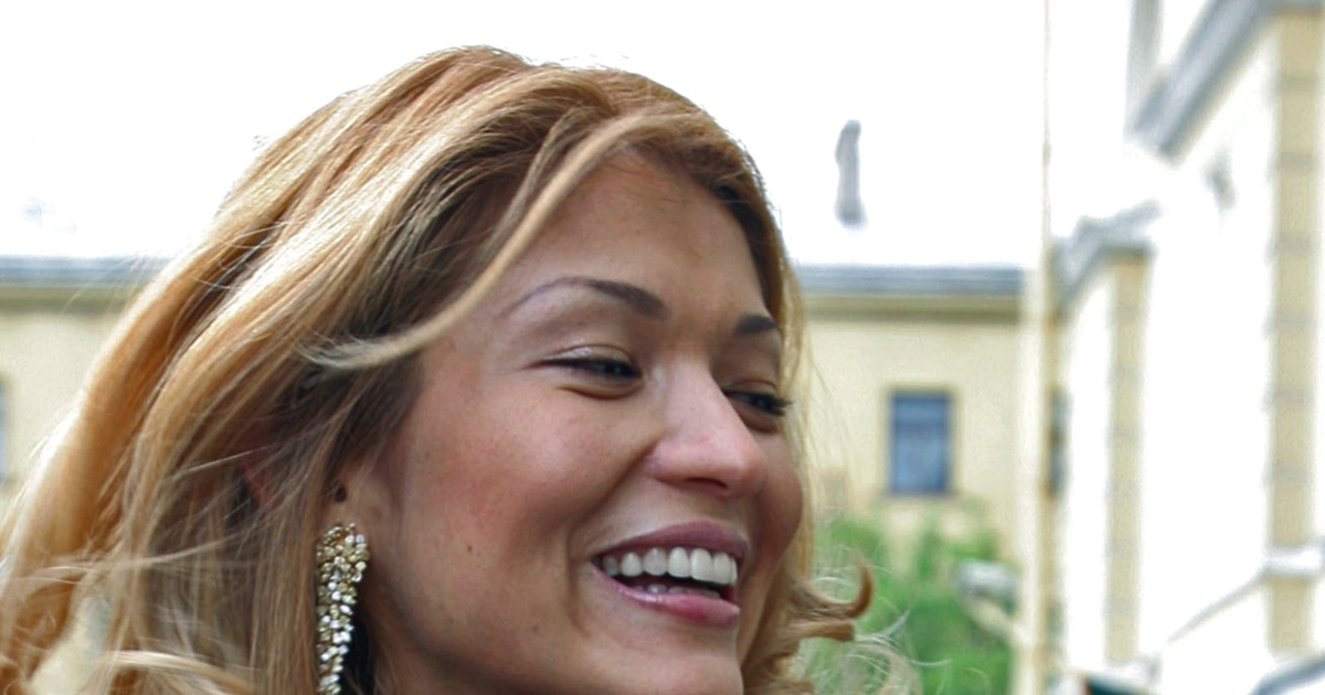 Қысқа шашты сексуалды қаншықтар