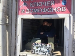 Серик Алибаев, изготовитель дубликатов ключей на рынке по улице Шокана Уалиханова. Нур-Султан, 5 мая 2020 года.