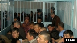 "Хизб-ут-тахрир" мүшесі деп айыпталған адамдардың соты. Қырғызстан, 21 қараша 2008 жыл.