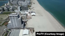 Imagine aeriană de pe litoralul românesc. 