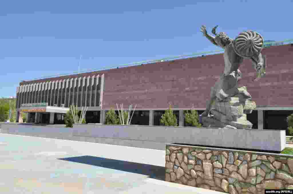 Навоий шаҳридаги Фарҳод маданият саройи