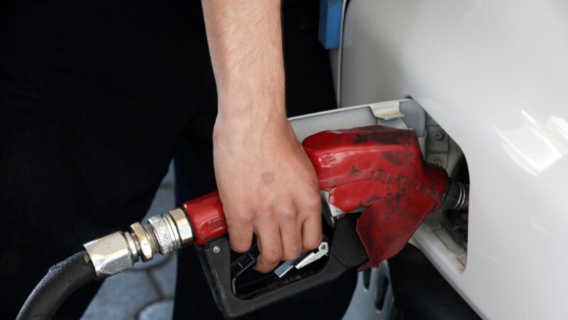 سهمیه بنزین تاکسی‌های اینترنتی «با تصمیم وزارت کشور» قطع شده است