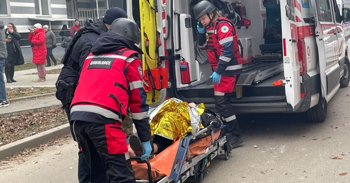 Аварійно-рятувальні роботи в Чернігові завершені: 10 поранених і один загиблий