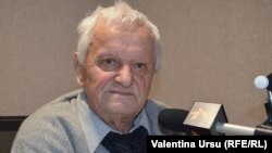 Vladimir Beșleagă în studioul Europei Libere la Chișinău