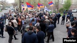 Armenia - Founding Parliament activists rally outside a detention center in Yerevan, 8Apr2015.