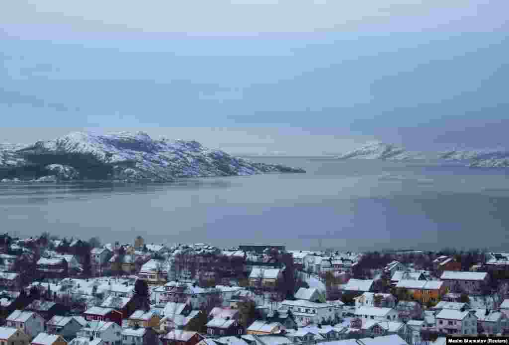 The Norwegian town of Kirkenes, just 15 minutes from the Russian border. Residents of the town can cross the Russian border without a visa. Many go to buy cheaper gas.