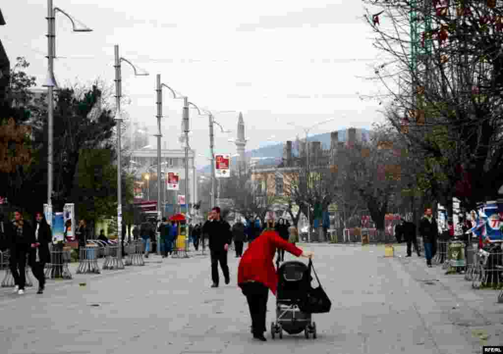 Sheshi Nënë Tereza në ditën e zgjedhjeve...