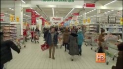 Представители крупнейших торговых сетей России договорились заморозить цены на продукты питания первой необходимости