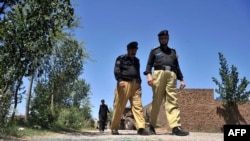 Сотрудники полиции в пакистанском городе Пешавар.