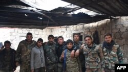 Pjesëtarë të forcave pro-qeveritare në Alepo të Sirisë.