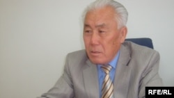 Хамза Габдуллин, директор средней школы №6, преподаватель казахского языка и литературы, истории. Атырау, 1 октября 2009 года.