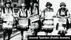 Американські українки пікетують Білий дім, протестуючи проти визнання кордонів Польщі, за якими їй була підпорядкована Східна Галичина. Вашингтон, 1922 рік
