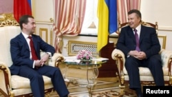 Ukrainian President Viktor Yanukovych (right) meets with his Russian counterpart, Dmitry Medvedev, in Kyiv today.