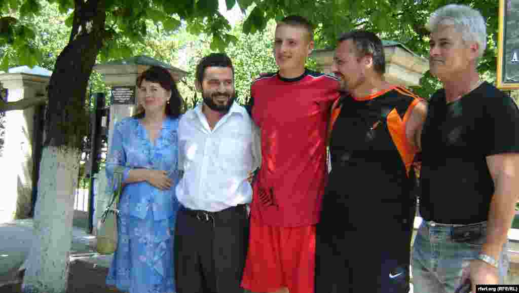 5 iulie 2007. În lipsa liderului, grupul Ilaşcu s-a reunit la Ambasada României: Andrei Ivanţoc, Tudor Petrov Popa şi Alexandru Leşco