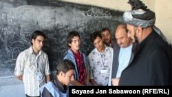 ښاغلي فلک زیاته کړه: د پارلماني او ولایتي شوراګانو د انتخاباتو د برخلیک مبهم پاتې کېدل د سیاسي ګوندونو کور ته اندیښنې پیدا کړي.