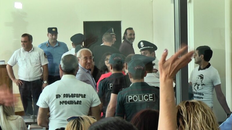 «Սասնա ծռերի» գործով ամբաստանյալների փաստաբանները բողոքի ակցիա իրականացրին դատարանում 