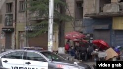 Все то немногое, что служило этим людям мебелью и домашней утварью, теперь «украшает» одну из центральных улиц грузинской столицы Меликишвили. Тут же топят дровяную печь, чтобы согреться и приготовить еду