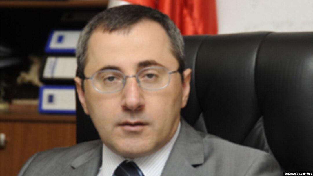 Это не первое обвинение, которое было предъявлено Адеишвили грузинскими властями. Впрочем, оно, как и предыдущие, предъявлено заочно – известно, что в настоящее время он находится в Украине