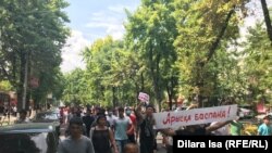 Арыстын айрым тургундары бийликтен коопсуз конушка көчүрүүнү талап кылып жатышат.