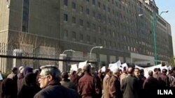 دومین روز تجمع بازنشستگان مقابل مجلس