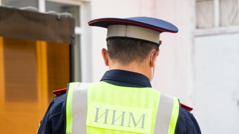 Бишкектеги айрым мектептердин окуучулары бомба коюлганы тууралуу маалыматтан улам эвакуацияланды