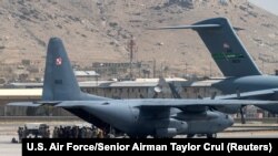Američki vojni avioni na aerodromu u Kabulu, 17. august, 2021. 
