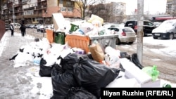 Ступан боклук на ул. „Мъдрен“ в район „Слатина“