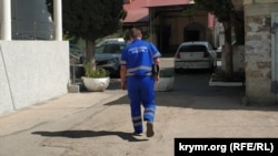 Співробітник швидкої допомоги в Севастополі, ілюстративне фото