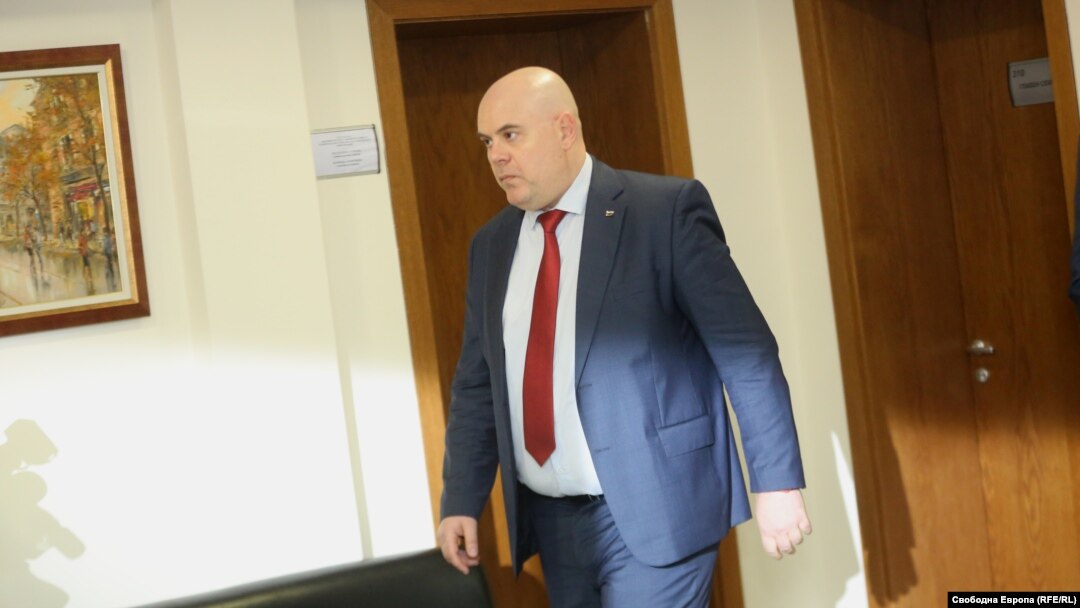 Despite street protests and rights groups' opposition, Bulgaria's Supreme Judicial Council has approved Ivan Geshev as new chief prosecutor. 