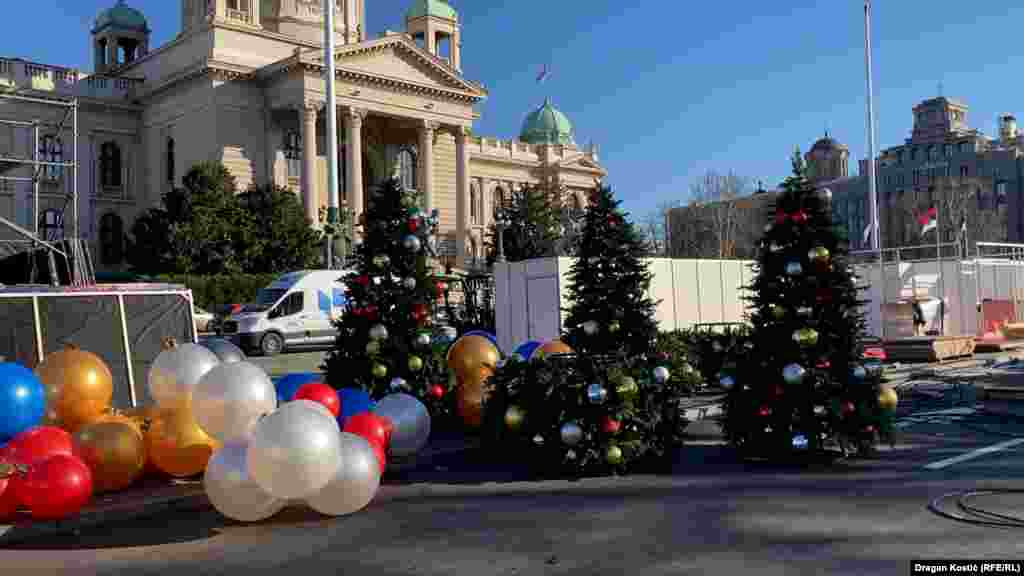 Završilo se novogodišnjim ukrasima postavljenim na mestu nekadašnjeg "Ćacilenda", 29. decembra 2025. godine. 