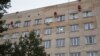 Спасатели в Великом Новгороде в костюмах Дедов Морозов поздравляют детей с праздником 