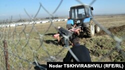 Жители сельской местности недовольны, поскольку хотели бы получить от новых властей совсем другую помощь