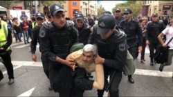 La Baku, Azerbaidjan, poliția a reținut zeci de protestatari